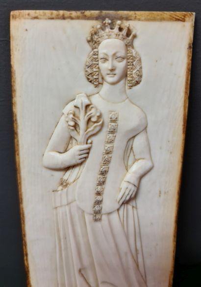 null Ivory plate mid 19th century with carved decoration in low relief of a lady...