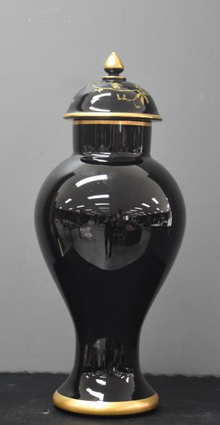 null Extremely rare covered vase in black and gold hyalite glass from Val Saint Lambert...