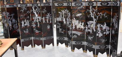 null Pair of Chinese screens with mother-of-pearl inlaid decorations representing...