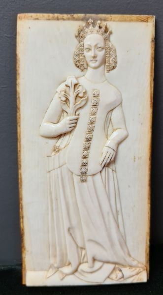 null Ivory plate mid 19th century with carved decoration in low relief of a lady...