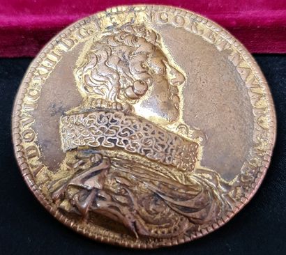 null Guillaume Dupré. 17th century bronze medal with profiles of Louis XIII and Anne...