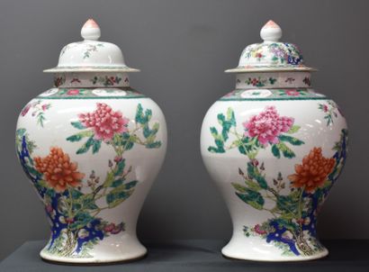 null Pair of Chinese porcelain vases decorated with birds and pomegranates. ( one...