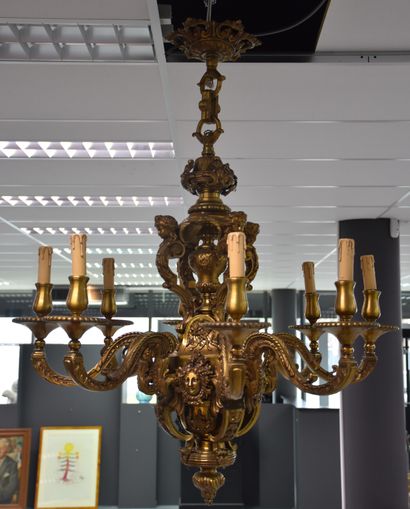 null Important lustre en bronze doré de style Mazarin. Ht 90 cm.