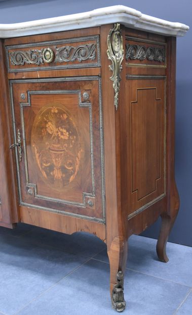 null Transition-style chest of drawers opening on three inlaid doors. French mid...