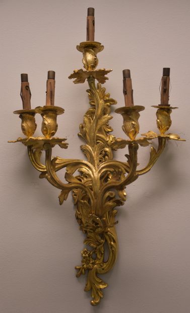 null Pair of Louis XV style bronze sconces. French work circa 1900. Ht 64 cm.