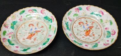 null Pair of Chinese porcelain bowls decorated with characters on a dragon. Early...