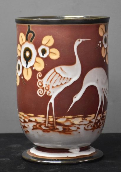 null 波希-凯拉米斯花瓶，带水手装饰。D 2531.高度20.5厘米。