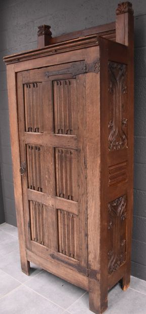 null Oak standing man made of carved panels with gothic napkin folds . Ht 200 cm...