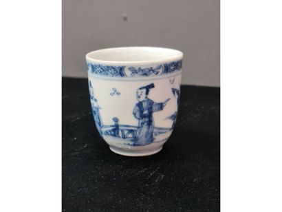 null 18th century white Chinese porcelain cup with wise men decoration. Ht 6 cm.