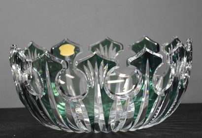 null Spectacular "Crown" cut in Val Saint Lambert cut crystal, white and green.

Ht...