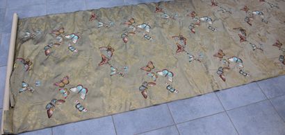 null Chinese fabrics with embroidered butterflies decoration . Length : 540 cm.