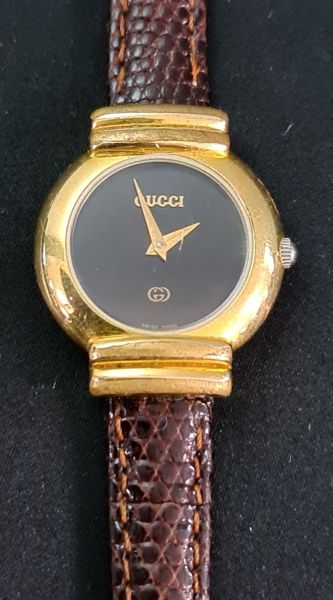 null Vintage Gucci watch in its box.
