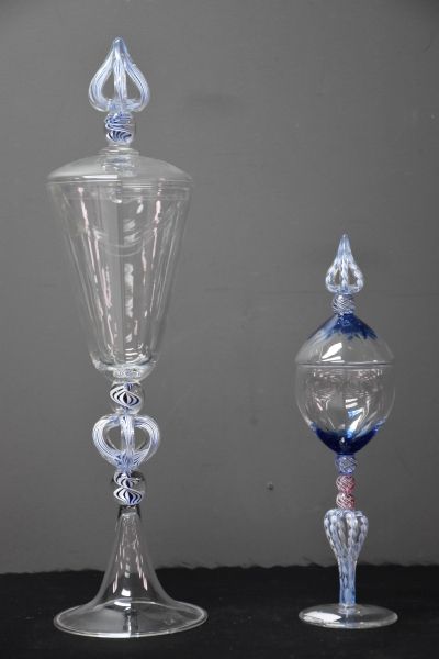 null Jean Gering为Val Saint Lambert拍摄，1956年。

一套两个丝线水晶覆盖的杯子。

高44和30厘米。