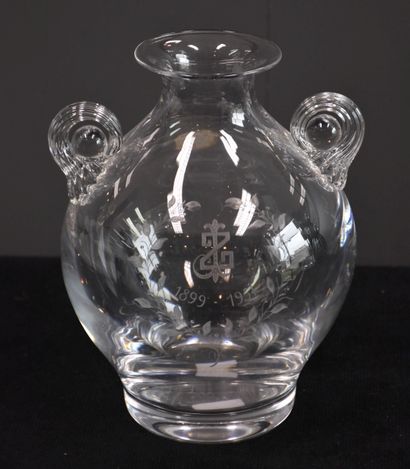 null Val Saint Lambert, Charles Graffart . Vase aux anses stylisées . Ht 22 cm .