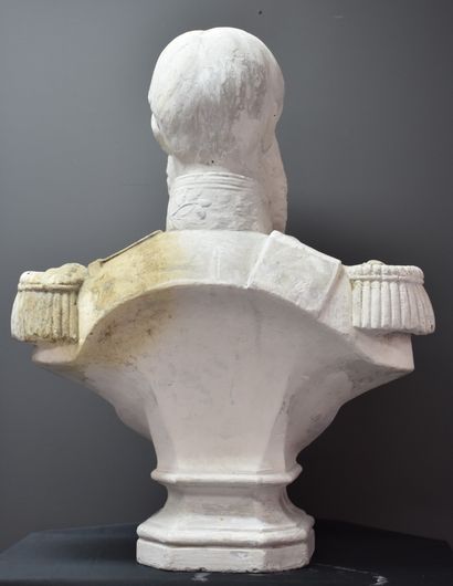null Important buste en plâtre représentant le roi Léopold II. ( altérations de vernis...