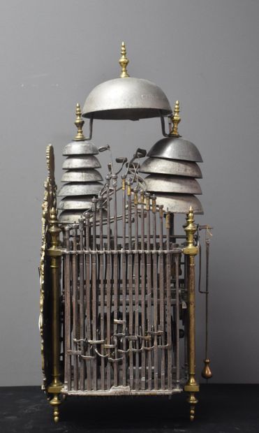null Exceptionnelle pendule lanterne d'époque Louis XV à quarts et carillon, mécanisme...