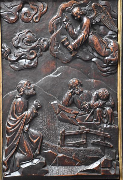 null " Le Christ au jardin des oliviers ". Panneau en noyer sculpté fin XVII ème...