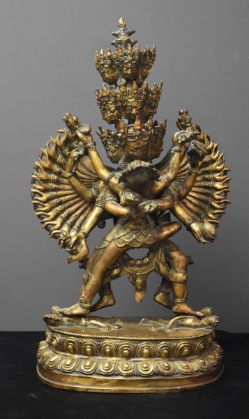 null Grande divinité en bronze doré. Tibet XIX ème siècle. Ht 44 cm.