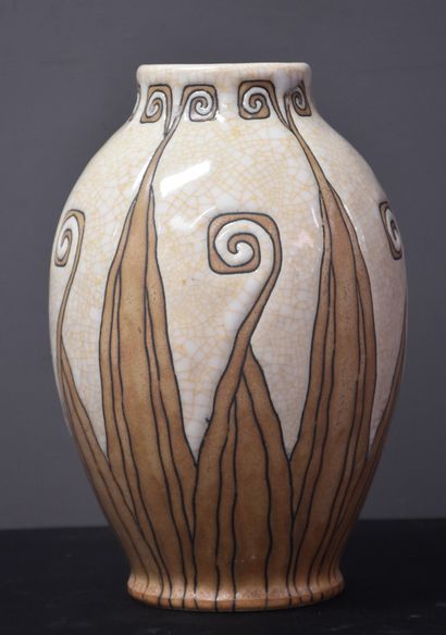 Charles Catteau (1880-1966). Charles Catteau (1880-1966). Vase en grès Boch Kéramis,...