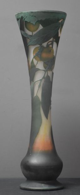 Antonin Daum (1864 - 1930). 
Antonin Daum (1864 - 1930). Imposant vase balustre à...