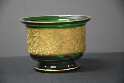 null Vase en cristal de Bohème vers 1920 à décor gravé à l’acide et doré Ht: 13 ...