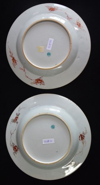 null Paire d'assiettes XVIII ème en porcelaine de Chine de la compagnie des Indes...