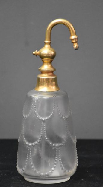 René Lalique (1860-1945) René Lalique (1860-1945). Vaporisateur à parfum en verre...