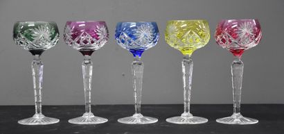 null Carafe en cristal richement taillé du Val Saint Lambert assortie de 5 verres...