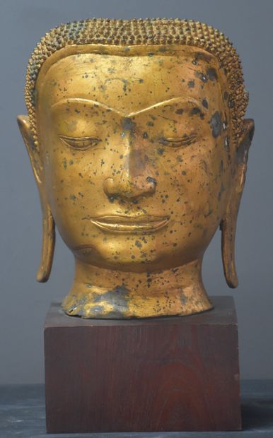null Masque de Bouddha. Travail thaïlandais en bronze doré XX ème siècle. Montée...