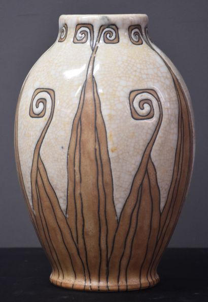 Charles Catteau (1880-1966). Charles Catteau (1880-1966). Vase en grès Boch Kéramis,...