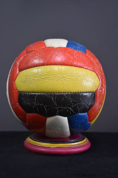 null Ballon de football vintage relié au match Belgique-Hollande du 8 avril 1956....