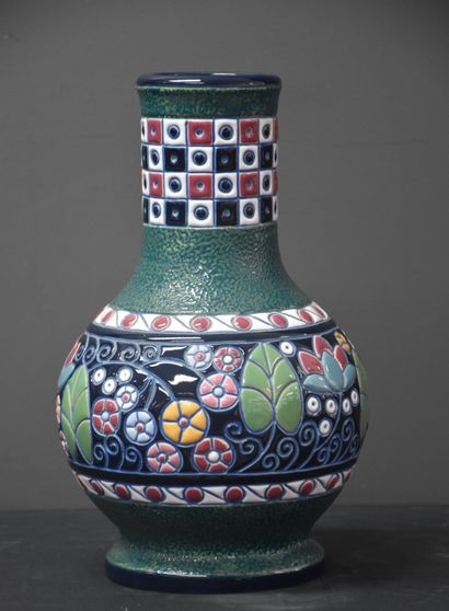 null Vase Amphora à décor d'oiseaux. Ht : 28 cm.