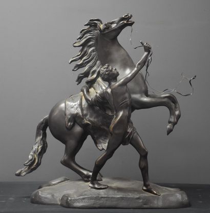 null Bronze cavalier antique au cheval, version droite des chevaux de Marly d'après...