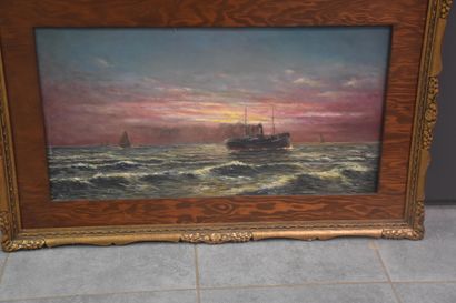 C. Langener. Marine au coucher de soleil. Huile sur toile signée en bas à gauche...