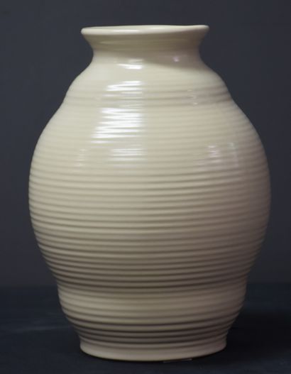 null Boch Kéramis. Vase monochrome blanc. Ht 20 cm. Forme : 1330