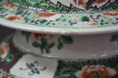 null Paire de potiches couvertes en porcelaine de Chine de la famille verte à décor...