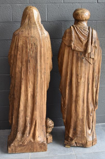 null Deux imposantes sculptures en bois représentant deux rois mages. Anciennement...