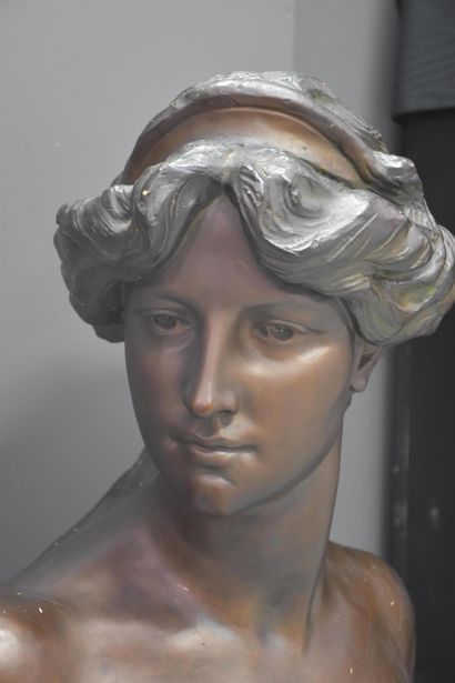 Jef LAMBEAUX (1852-1908) Jef LAMBEAUX (1852-1908), imposant buste de femme en plâtre...