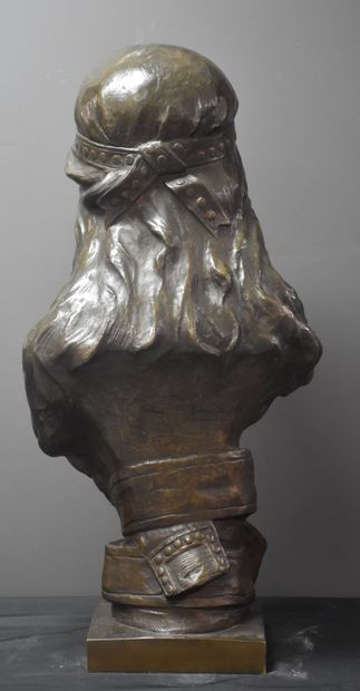 Albert Hambresin (1850-1937). Albert Hambresin (1850-1937). Buste en bronze, la dame...
