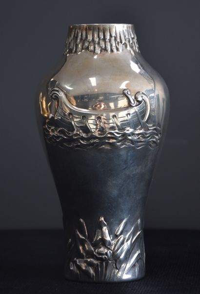 null Vase coupe art-nouveau en argent "Régates à l'aviron 1900" par l'orfèvre français...