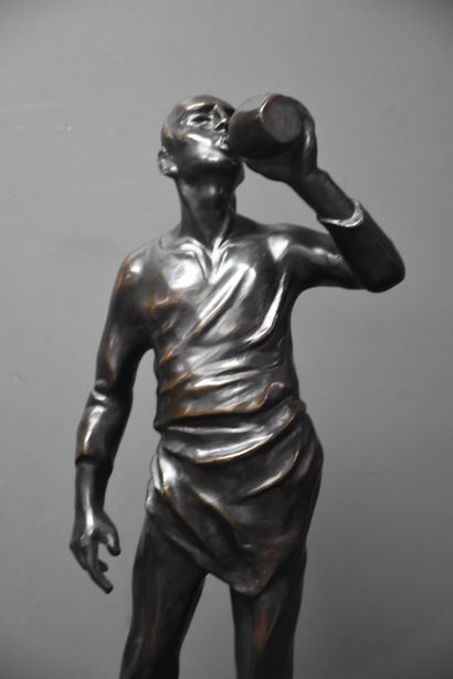 Constantin Meunier (1831-1905 Constantin Meunier (1831-1905). Le buveur. Bronze signé...