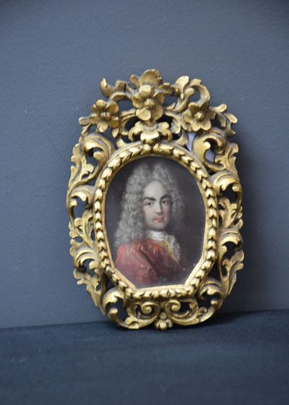null 一对18世纪的铜制小椭圆肖像画。查理六世，奥地利皇后玛丽亚-特蕾莎的父亲，为第一任。还有神圣帝国的弗朗西斯一世，托斯卡纳大公，奥地利皇后玛丽亚-特蕾莎的丈夫。镀金的木质框架。总高度：12厘米...