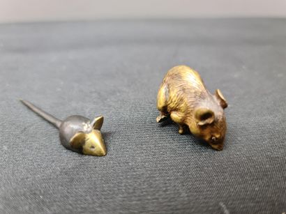 null Lot de deux bronzes de Vienne : un rat et une souris. Ht : 18 et 6 mm.