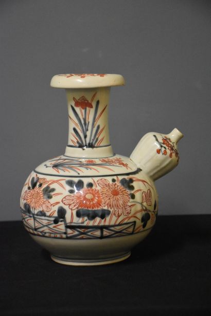 null Chinese porcelain kendi XVII/XVIIIth century. Restoration to the neck. Height...