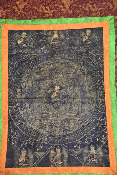 null Tangka Tibétain Dimensions : 104 x 62 cm.