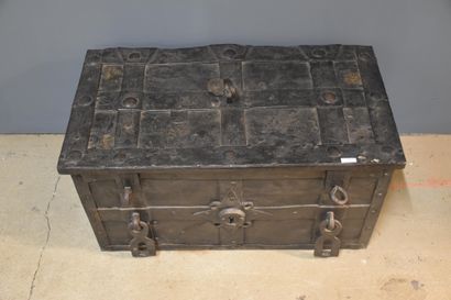 null Nuremberg chest from the 18th century. The interior contains a small niche....