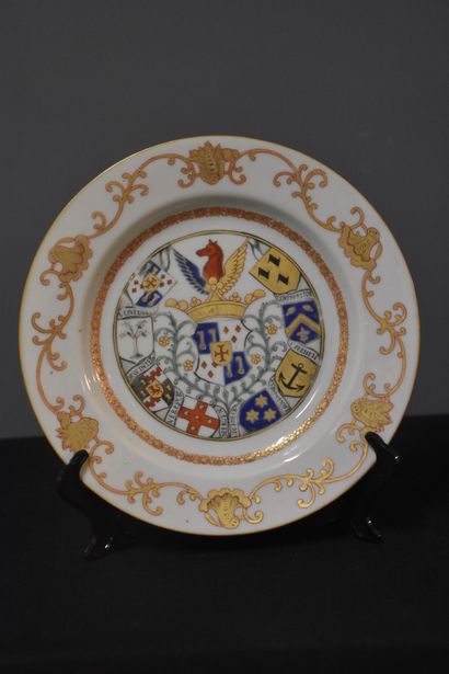 null Pair of plates in China porcelain of the Company of India with decorations of...
