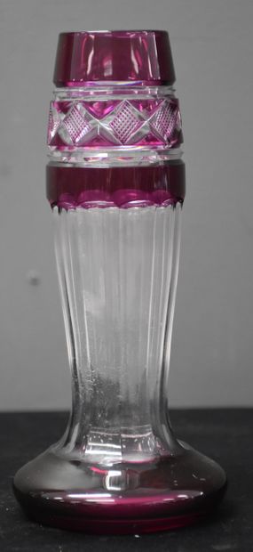 null Paire de soliflores en cristal taillé du Val Saint Lambert. Ht : 19,5 cm.