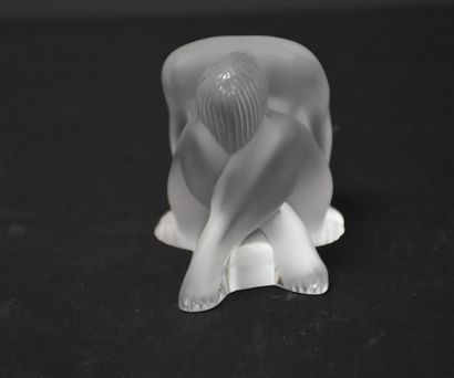 null Lalique. Woman with crossed leg in white crystal. Contemporary work around 2007....