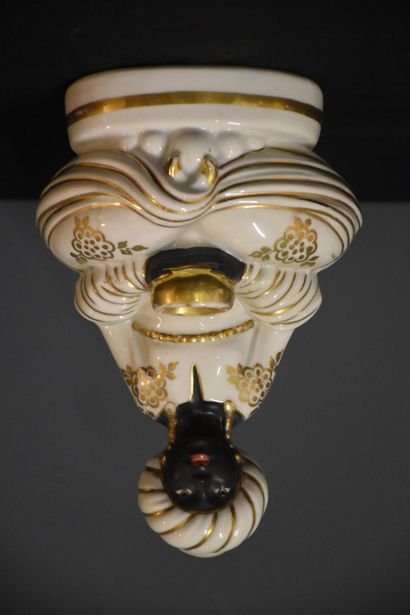 null Art deco porcelain night light representing an oriental woman. Quality work...